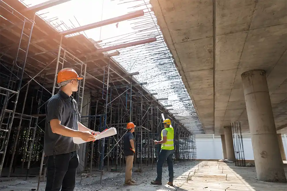 Engenheiro em obra comercial e industrial em Recife